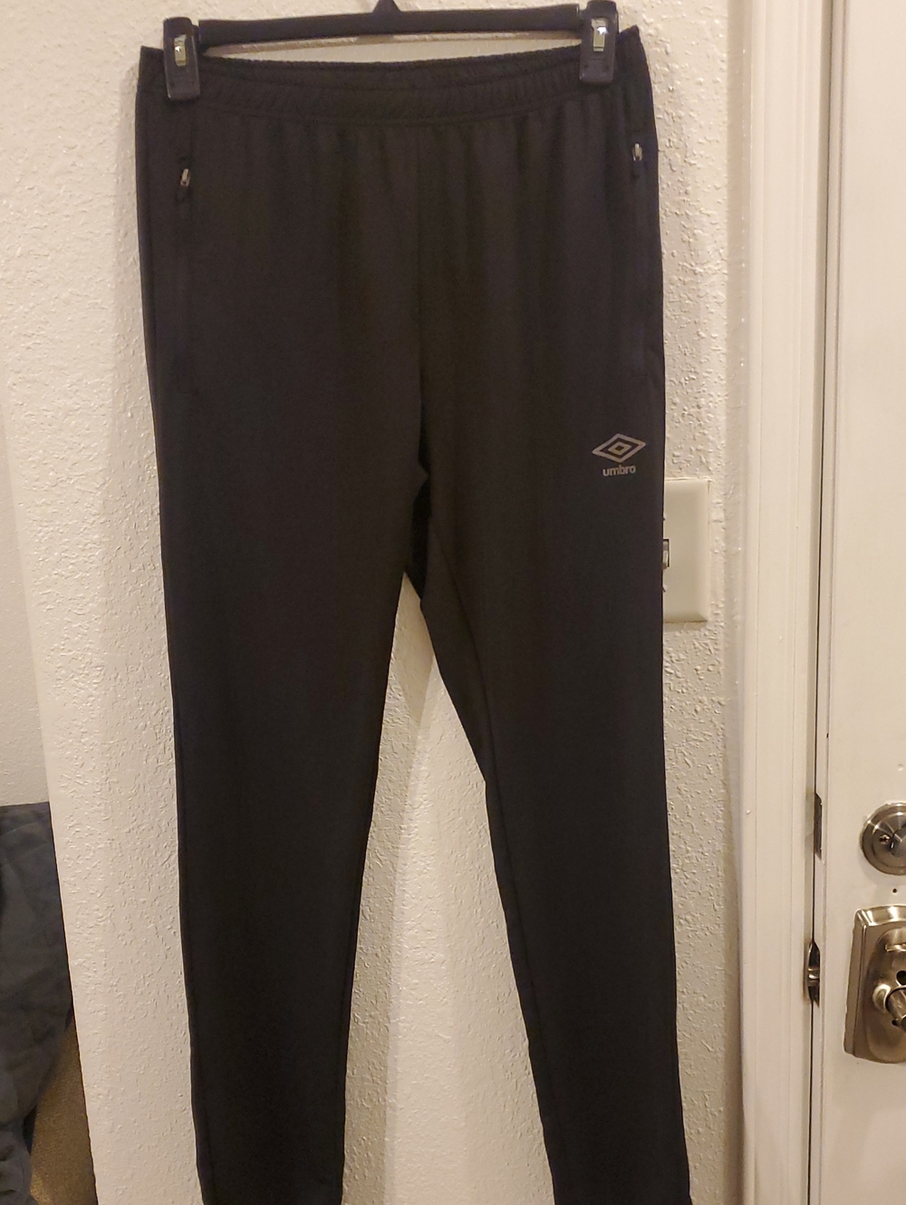 Umbro Black Slim Men's Joggers with Logo